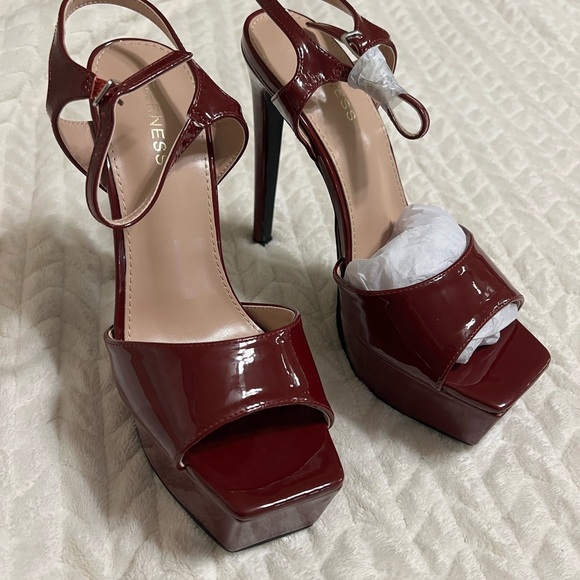 Burgundy Platform Heels size 8 - Picture 1 of 2